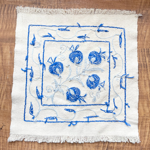 テーブルリネン【32cm】手刺繍スザニ|ウズベキスタンのかわいいランチョンマット/テーブルマット(輸入インテリア・小物)
